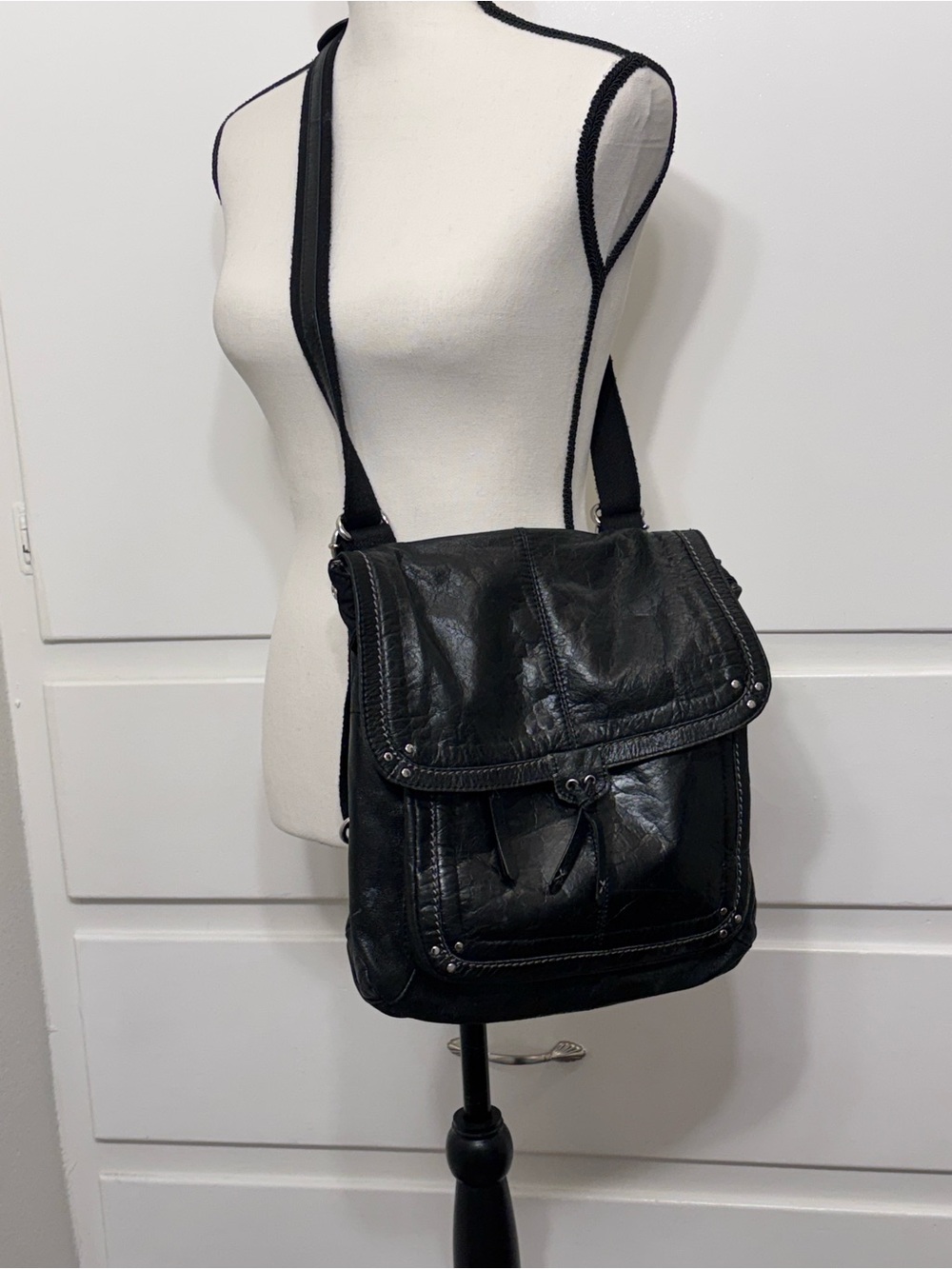 The Sak Ventura - Black Women's Convertible Crossbody Messenger Bag Backpack